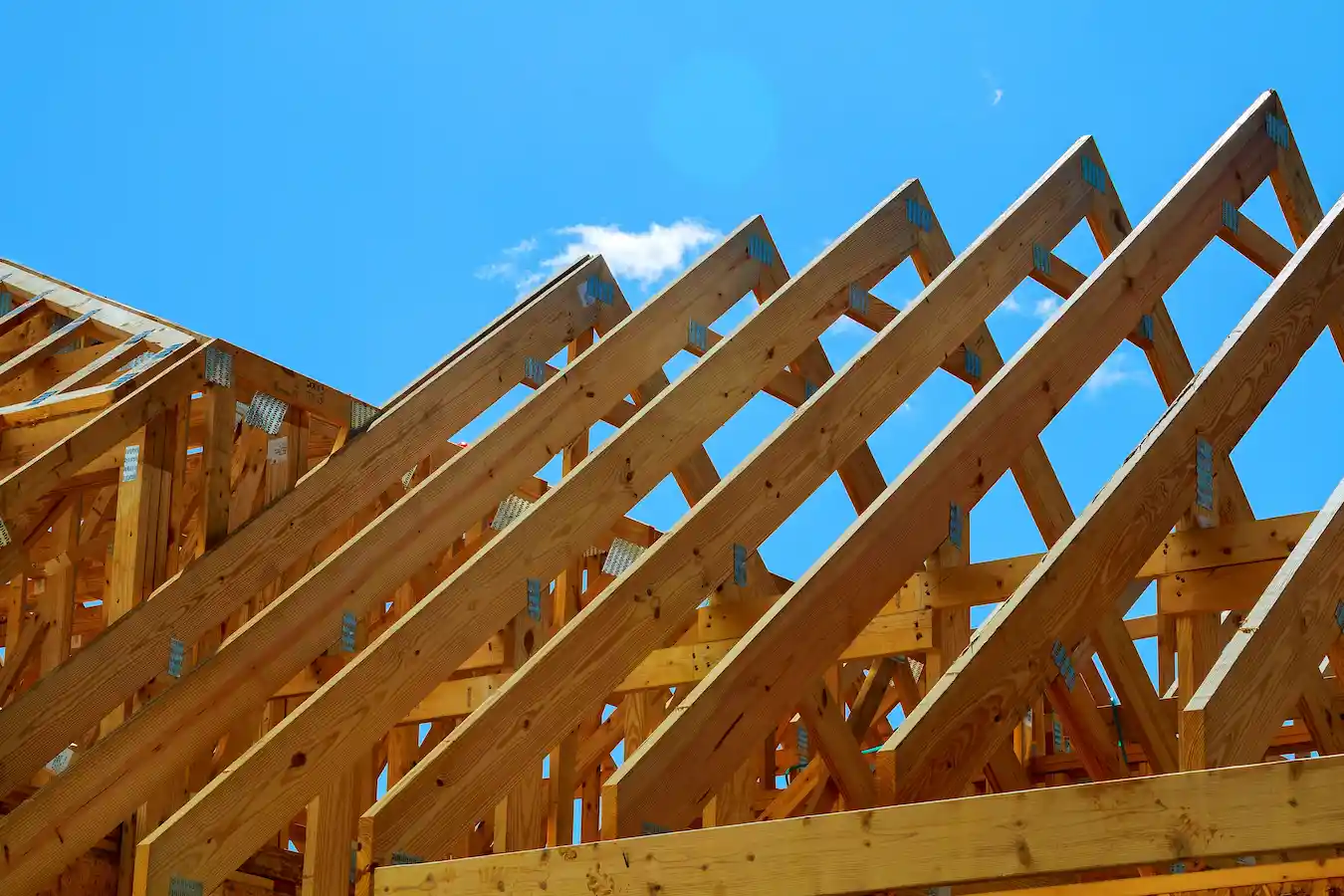 Illustration de construction de charpente par CGB Batiment 17, maçon à Rétaud